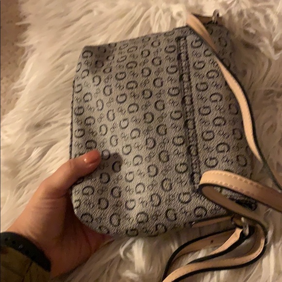 Authentic guess cross body bag - Picture 6 of 6